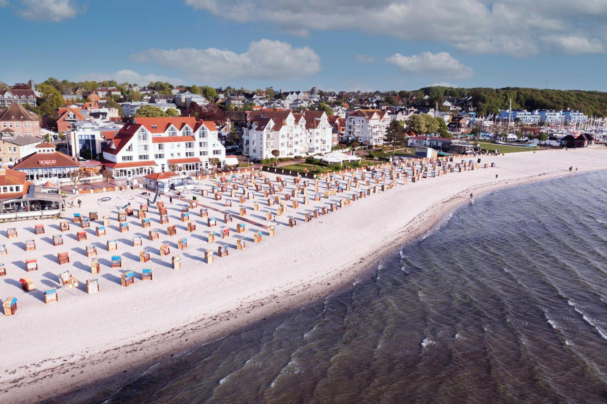 Strandhotel 18 Laboe Exterior foto